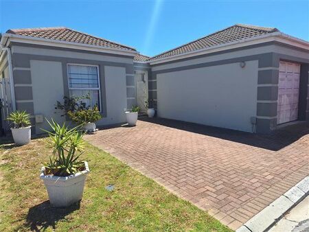 2 Bedroom Apartment in Table View