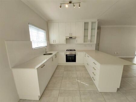 3 Bedroom House in Sunningdale