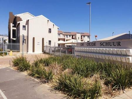 2 Bedroom Apartment in Burgundy Estate