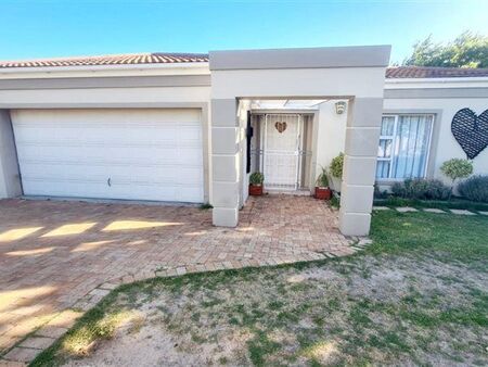 4 Bedroom House in Somerset Ridge