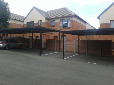 2 Bedroom duplex townhouse - sectional to rent in North Riding, Randburg