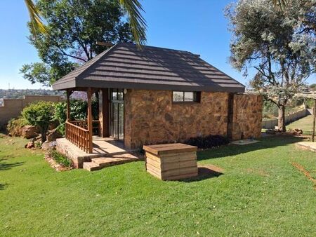 1 Bedroom townhouse - freehold to rent in Rant En Dal, Krugersdorp