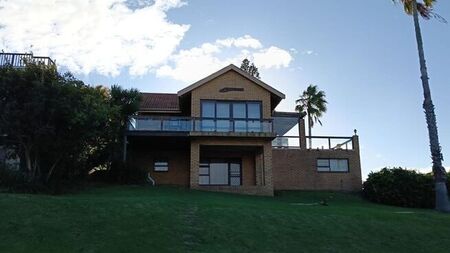 1 Bedroom bachelor to rent in Herolds Bay, George