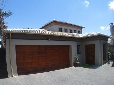 4 Bedroom house to rent in Honeydew Manor, Roodepoort