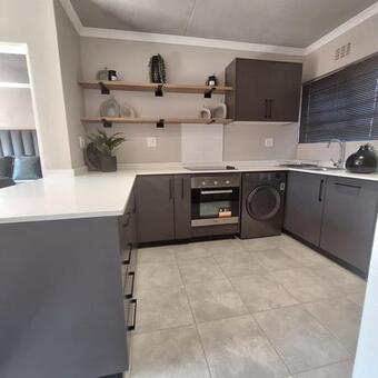 2 Bedroom Apartment in Sinoville