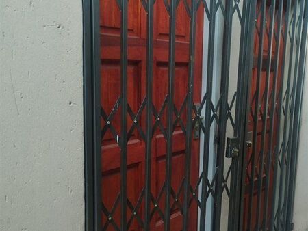 Bachelor apartment in Protea Glen