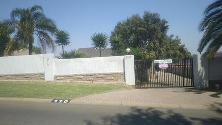 4 Bedroom House in Glenvista