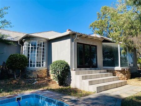3 Bedroom House in Kensington