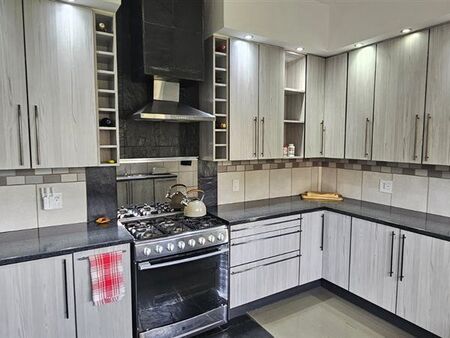 4 Bedroom House in Cinderella