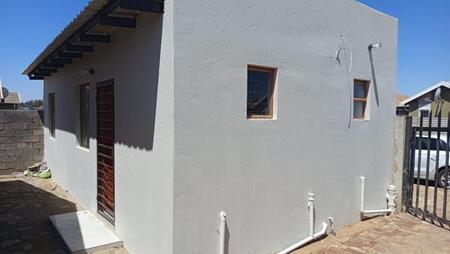 1 Bedroom House in Windmill Park