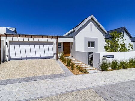 4 Bedroom House in Sitari