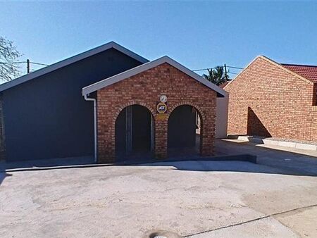 3 Bedroom House in Brackenham