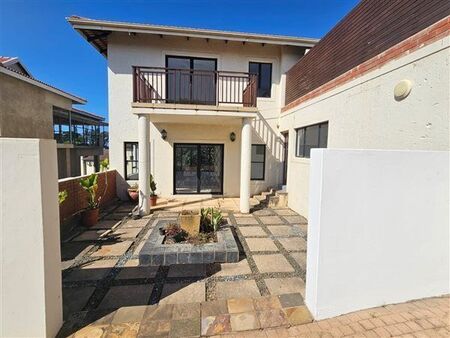 4 Bedroom House in Sheffield Beach