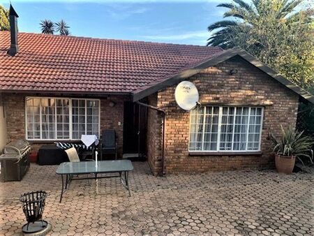 2 Bedroom House in Weltevreden Park