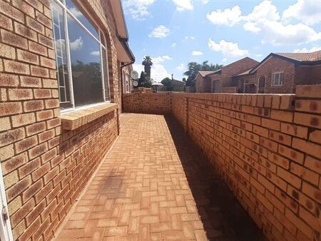 2 Bedroom Townhouse in Randpoort