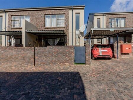 2 Bedroom Duplex in Noordheuwel