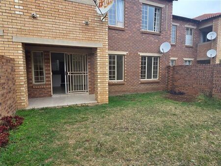 2 Bedroom Apartment in Mooikloof Ridge