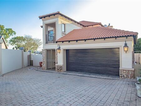 4 Bedroom Duplex in Bronberg