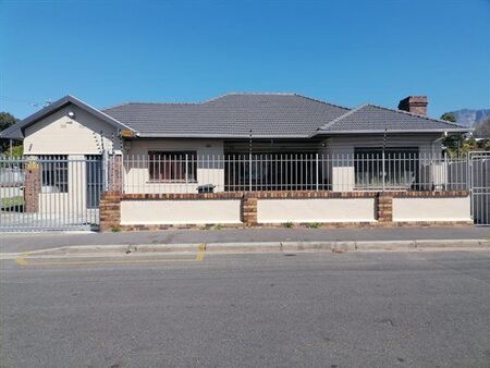 2 Bedroom House in Kenilworth