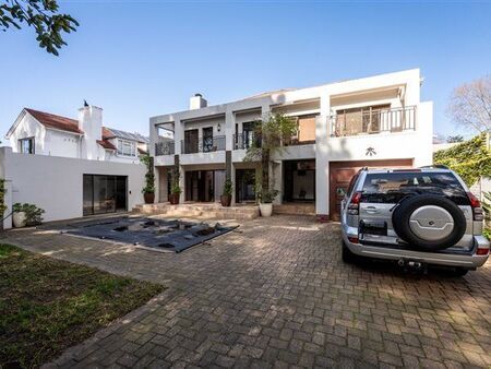 4 Bedroom House in Bishopscourt