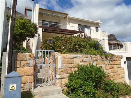 2 Bedroom Apartment in Lakeside