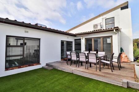 3 Bedroom House in Melkbosstrand