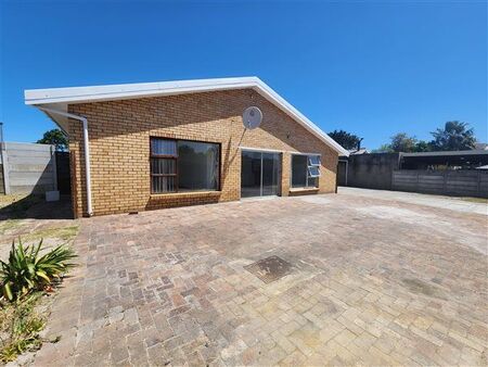 3 Bedroom House in Mabille Park