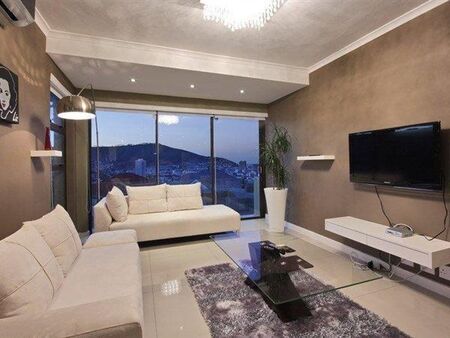 2 Bedroom Apartment in Vredehoek