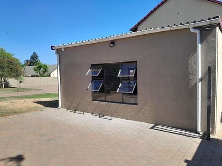 1 Bedroom bachelor apartment to rent in Brackenhurst, Alberton