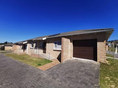 2 Bedroom townhouse - sectional to rent in Lorraine, Port Elizabeth