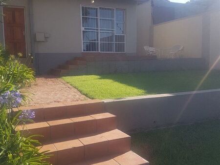 Studio apartment in Muckleneuk