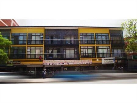 Bachelor apartment in Sunnyside