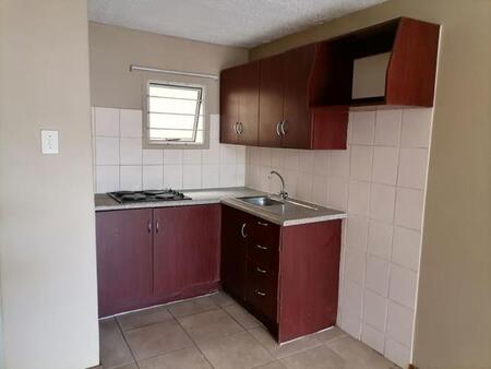 1 Bedroom Apartment in Magaliesmoot AH