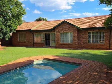 4 Bedroom House in Hesteapark