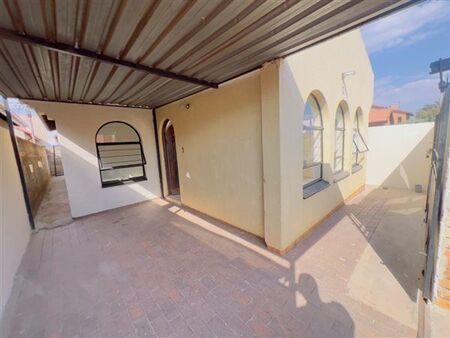 3 Bedroom House in Protea North
