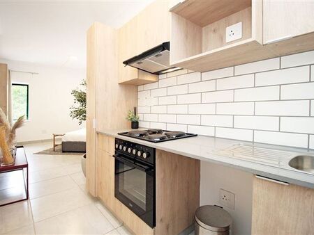 Bachelor apartment in Illovo