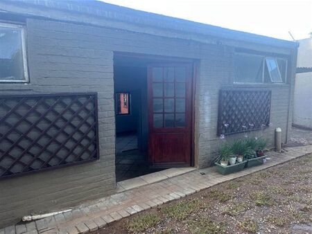 0.5 Bedroom House in Robindale