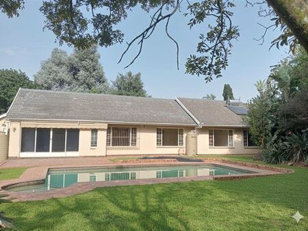 4 Bedroom House in Kensington B