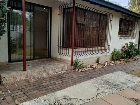 3 Bedroom House in Kensington B