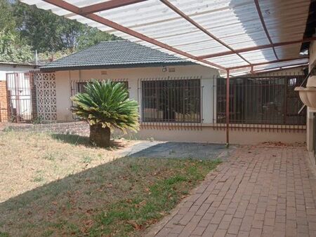 4 Bedroom House in Kensington B