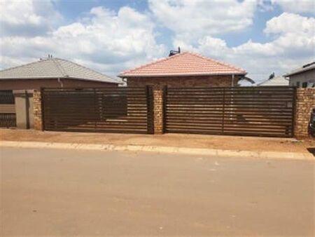 2 Bedroom House in Lehae