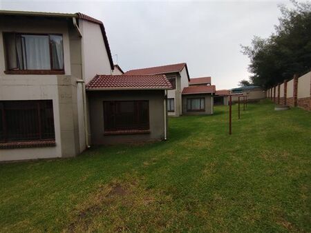 3 Bedroom Apartment in Mondeor