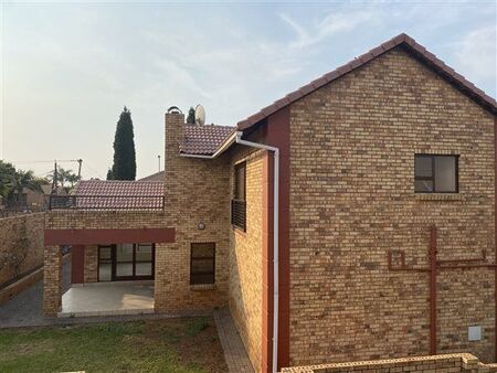 5 Bedroom House in Sundowner