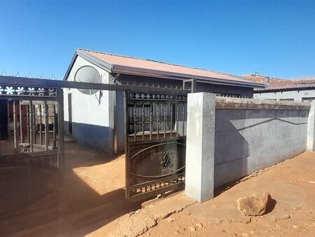 4 Bedroom House in Moleleki