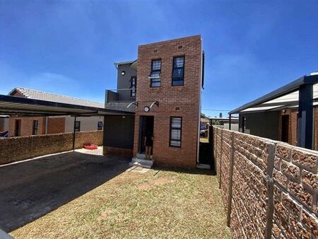 3 Bedroom Duplex in South Hills