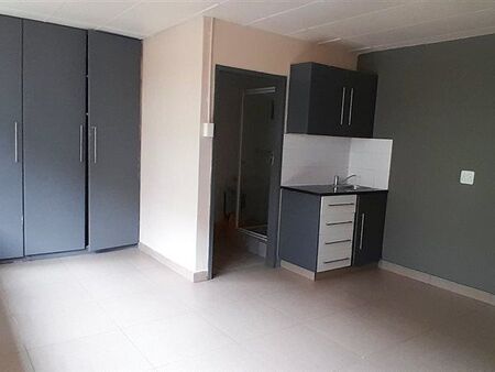 Studio Apartment in Kew