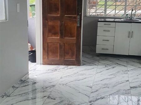 1 Bedroom House in Kew