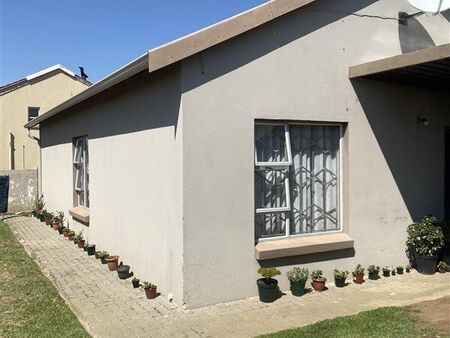 3 Bedroom House in Sharon Park
