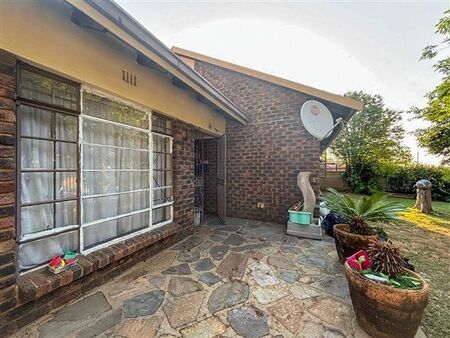 3 Bedroom House in Birchleigh North