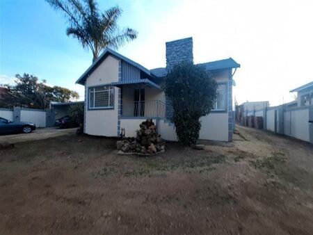 3 Bedroom House in Van Riebeeck Park